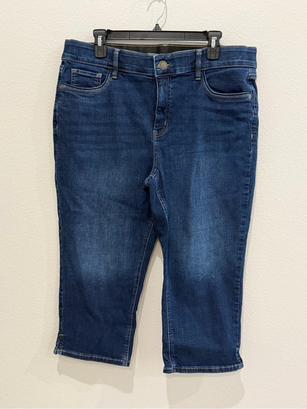 Liz Claiborne Dark Blue Sara Cropped Stretch Jeans, size 16